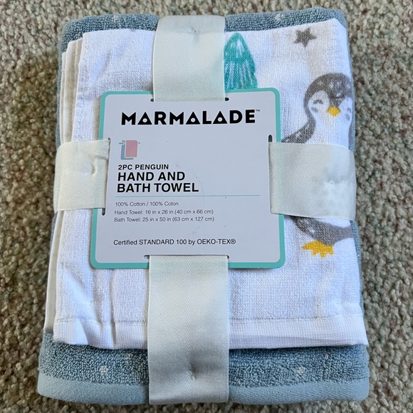 NWT Marmalade Holiday Penguin 2 Piece Hand Towel & Bath Towel Set in Blue Snow - Picture 2 of 6